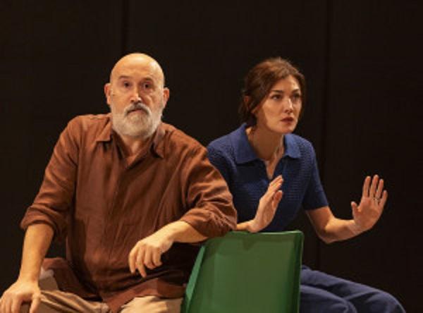 Javier Cámara y Marta Nieto, en una escena de la obra. 