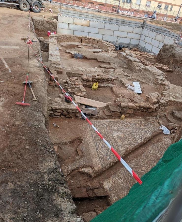 Imagen que muestra parte de los hallazgos encontrados en la villa romana ubicada en la Plaza Rafael Guillén, junto a la calle Primavera.