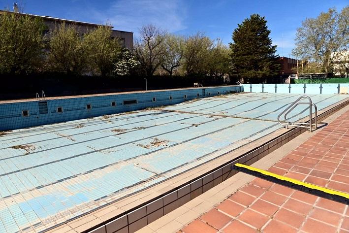 Estado actual de la piscina, la única de dimensiones olímpicas de la capital.
