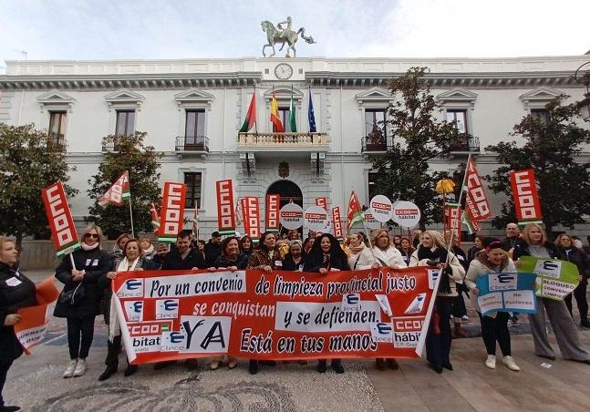 Protesta sindical ante el Ayuntamiento de Granada. 