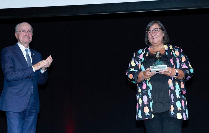 María José Sánchez recibe el premio en Málaga. 