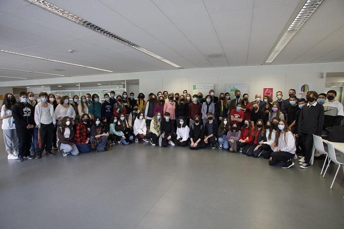 Jóvenes, en la presentación de la Semana de la Ciencia. 