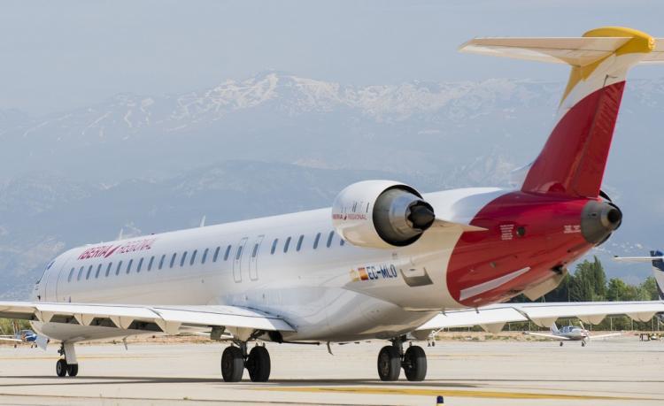 Avión de Iberia Regional (Air Nostrum) en el aeropuerto granadino. 