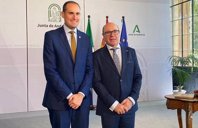 El alcalde de Arjona y el rector de la UGR.