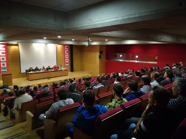 Imagen de la asamblea de trabajadores de remontes.