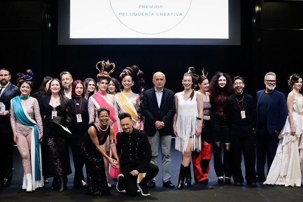 Foto de familia de los premios Peluquería Creativa.