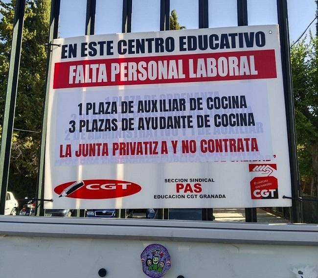 Cartel de protesta en un centro educativo de Granada. 