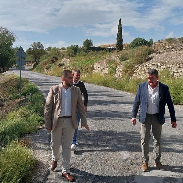 El diputado de Obras con el alcalde de Castilléjar.