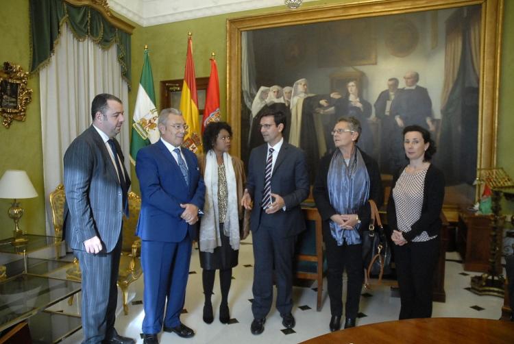 El alcalde, en la reunión con los cónsules honorarios.