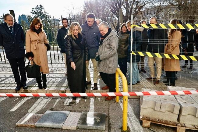 La alcaldesa de Granada, en la visita a las obras de Divina Pastora. 