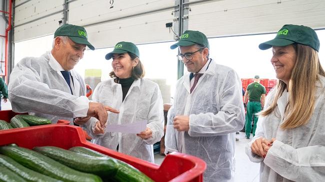 La consejera, durante la visita.