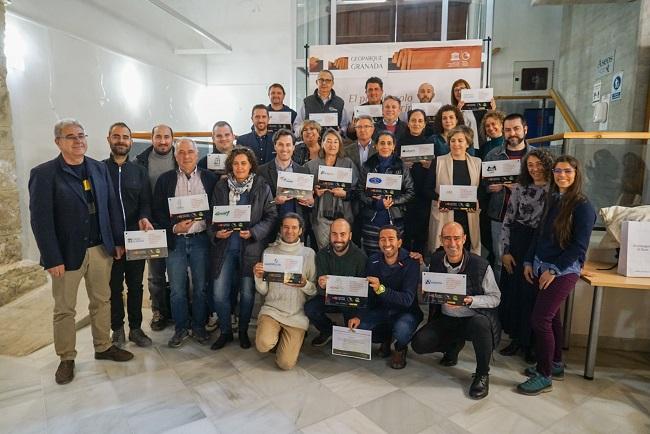 Foto de familia tras la entrega de los reconocimientos celebrada en Baza.