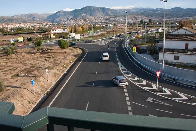 Salida de la Ronda Sur hacia La Zubia, Huétor, Cájar y Monachil.