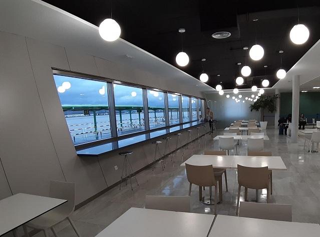 Nueva zona de cafetería en la terminal. 