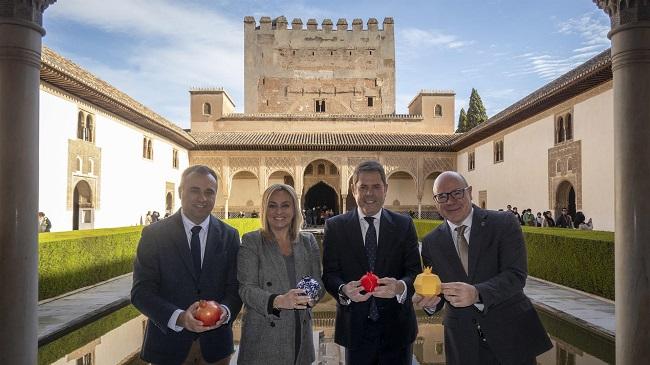 Los firmantes del protocolo, en la Alhambra.