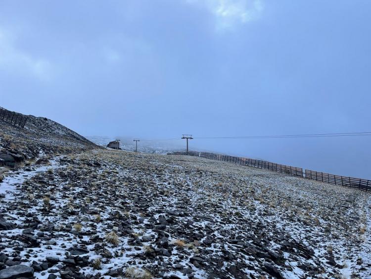 Nieve en la zona alta de Sierra Nevada este martes.