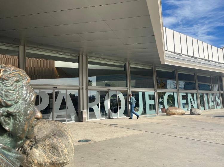 Entrada al Parque de las Ciencias. 