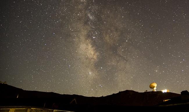 Impactante imagen del cielo en Sierra Nevada.