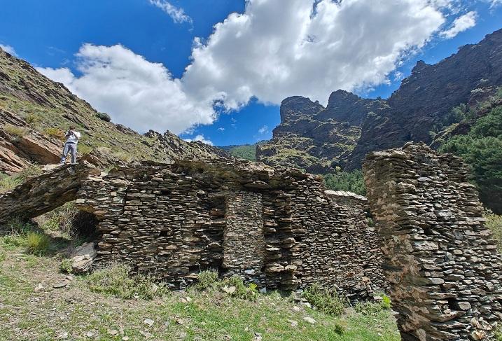 Restos del campamento morisco, en una zona abrupta de Bérchules. 