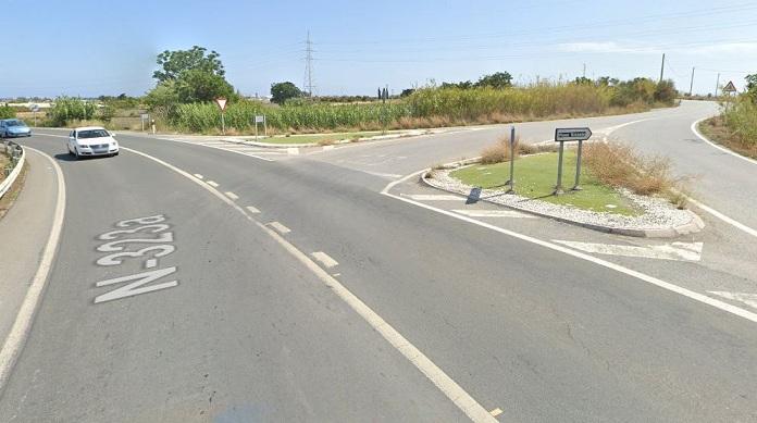 Punto donde se construirá una glorieta, con el desvío a Playa Granada a la derecha. 