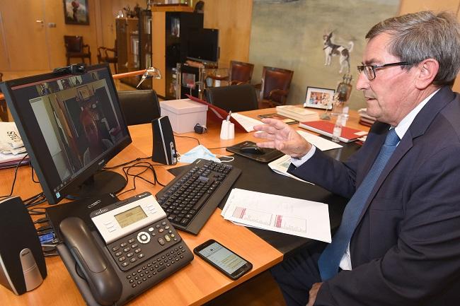 José Entrena durante la reunión.