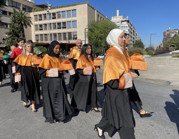 Detalle de la tradicional procesión cívico-académica del inicio del curso académico.