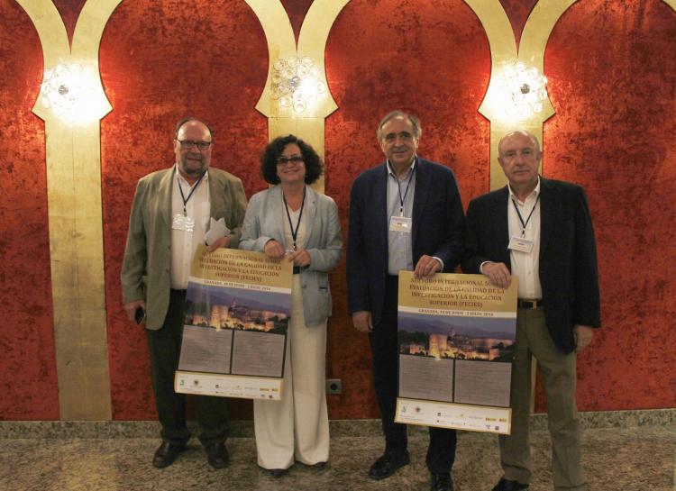 Pilar Aranda y los tres últimos rectores han participado en el encuentro.