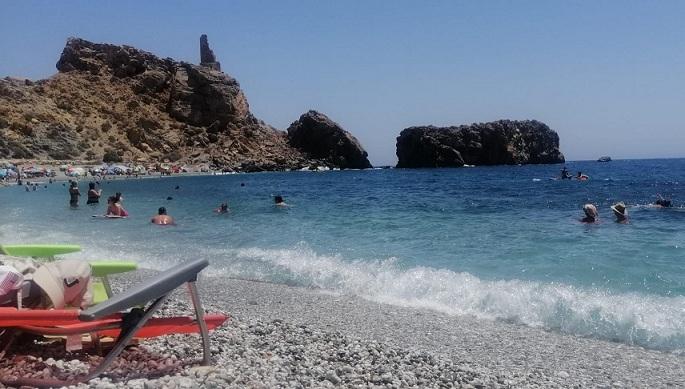 Playa de la Rijana, en Castell de Ferro, este verano. 