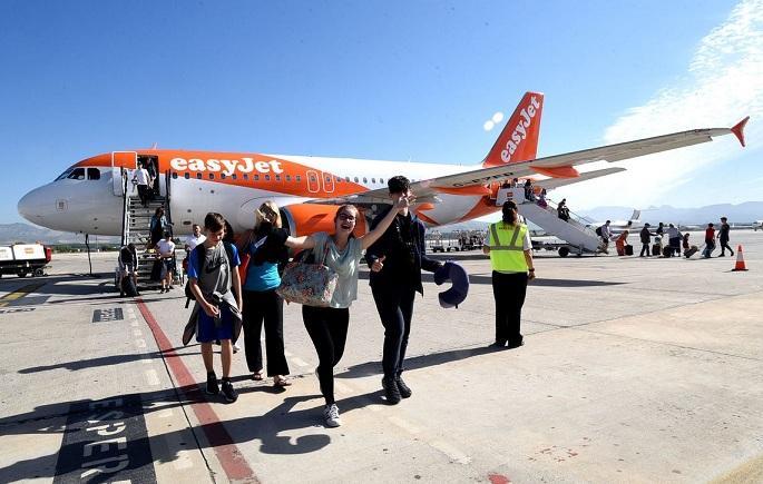 Pasajeros del primer vuelo con Manchester. 