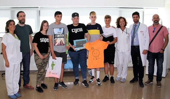 Entrega de la tablet al hospital.