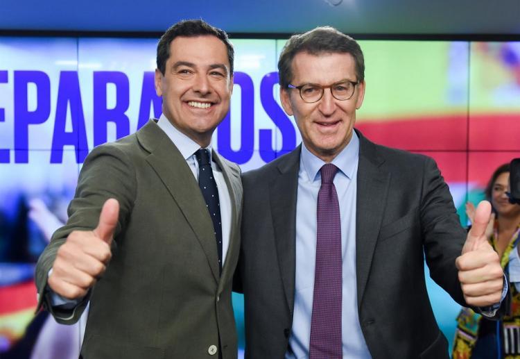 Moreno y Feijóo, en una foto de archivo de una junta directiva nacional del PP en Madrid, tras ganar la mayoría absoluta.