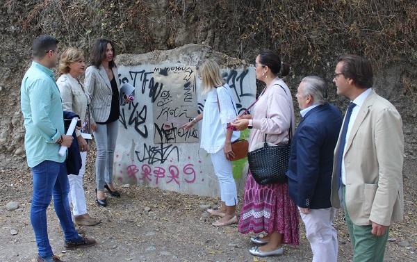 Los ediles del PP en su visita al Camino de la Fuente del Avellano.