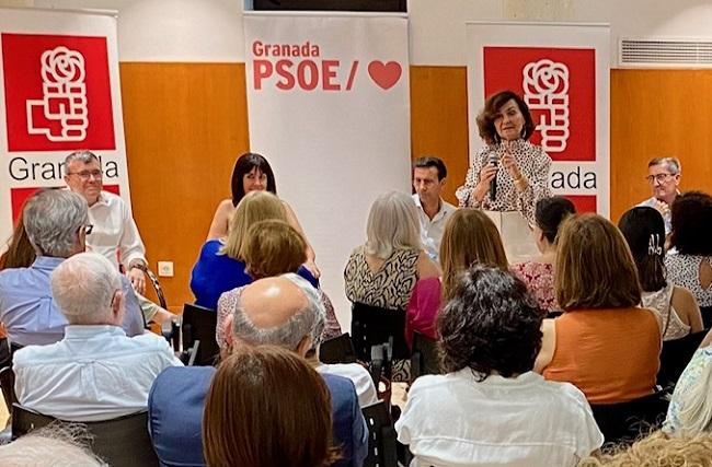 Carmen Calvo en un encuentro feminista con mujeres del POSE.