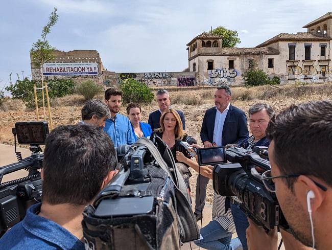 Concha Insúa, junto al presidente de CS Andalucía, Andrés Reche.