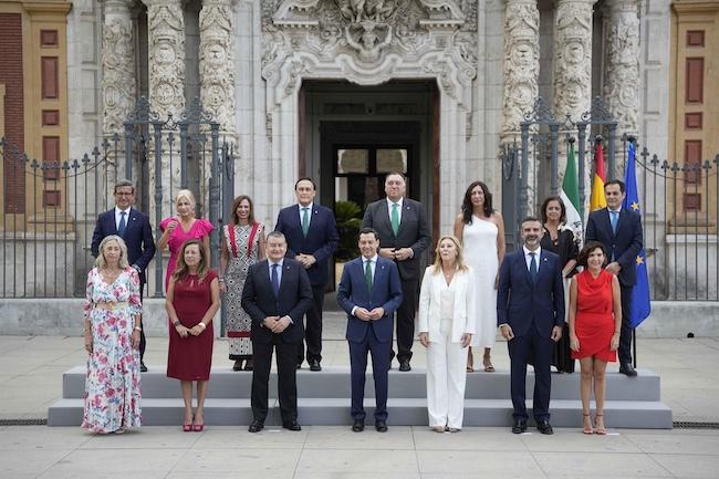 El presidente de la Junta de Andalucía, Juanma Moreno, junto a los consejeros, en una imagen de archivo. 