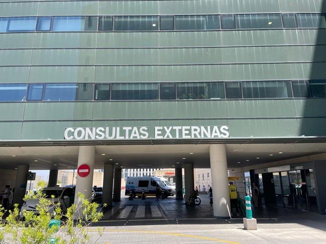 Área de acceso a las consultas de especialidades del Hospital Clínico San Cecilio.