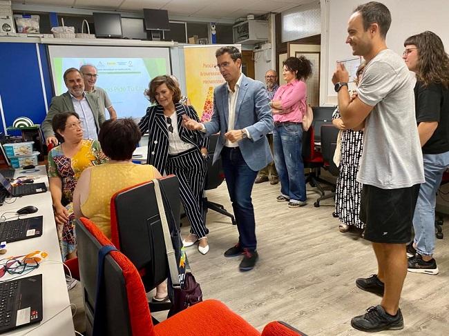 Carmen Calvo y Francisco Cuenca en su visita a la Asociación Alfa. 