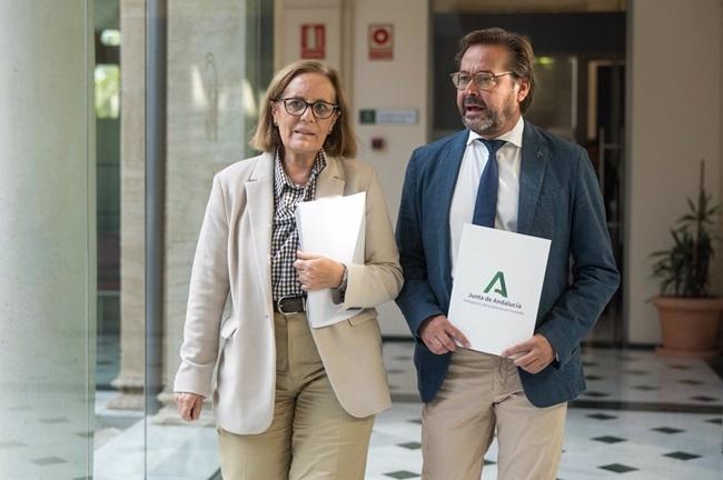 Los delegados de Inclusión Social y del Gobierno andaluz en Granada, Matilde Ortiz y Antonio Granados.