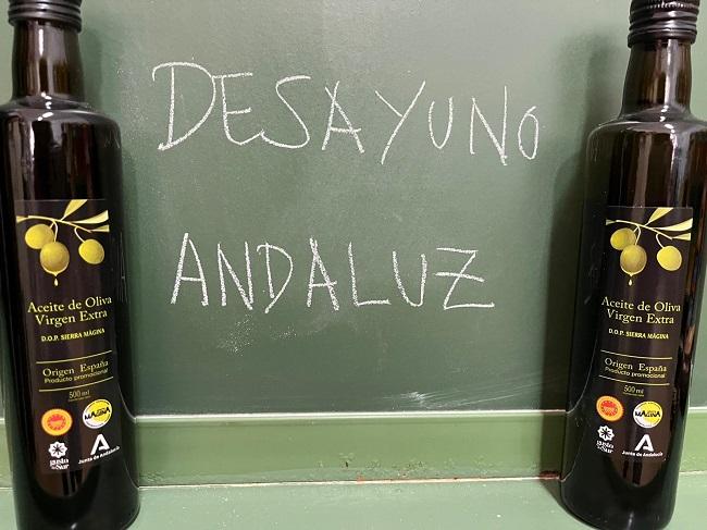 La Junta asegura que "trabaja para que los centros puedan contar con el aceite".