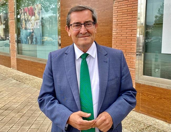 José Entrena, frente a la sede provincial del partido. 