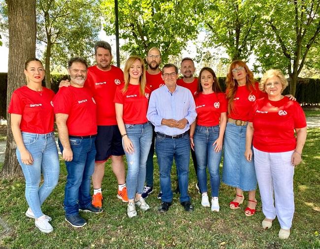 Entrena y Linares con otros integrantes de la candidatura.