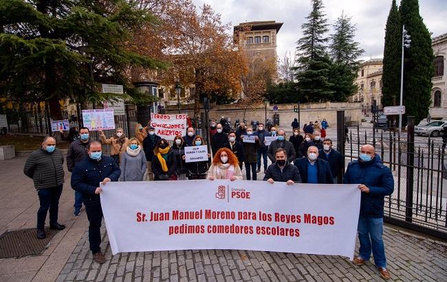 Concentración frente al edificio de la Junta.