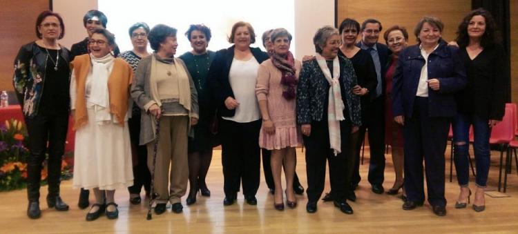 Las mujeres premiadas con Teresa Jiménez, Ana Gámez y José Entrena.