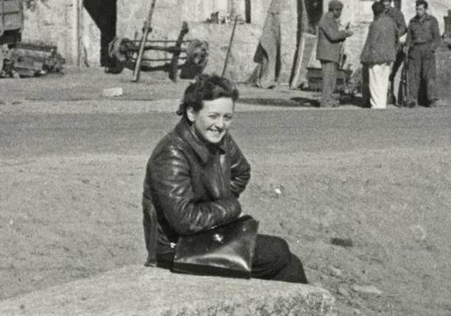 Gerda Grepp, en febrero de 1937, camino del frente en Málaga. 