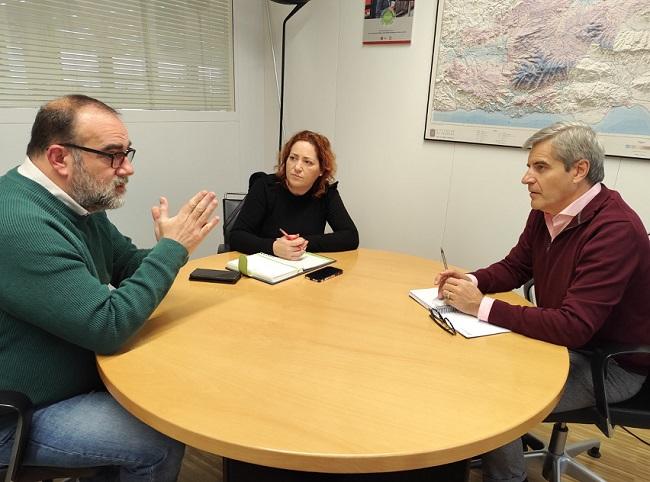 Mari Carmen Pérez y Francisco Puentedura con César Díaz.