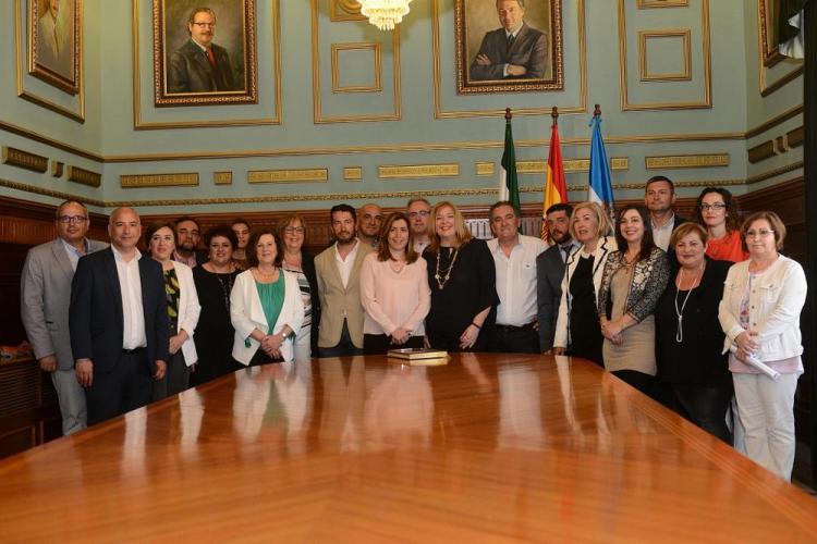 La presidenta, con la corporación motrileña.