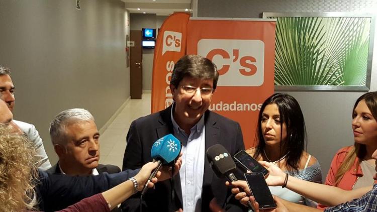 Marín atiende a los medios esta tarde en Granada.