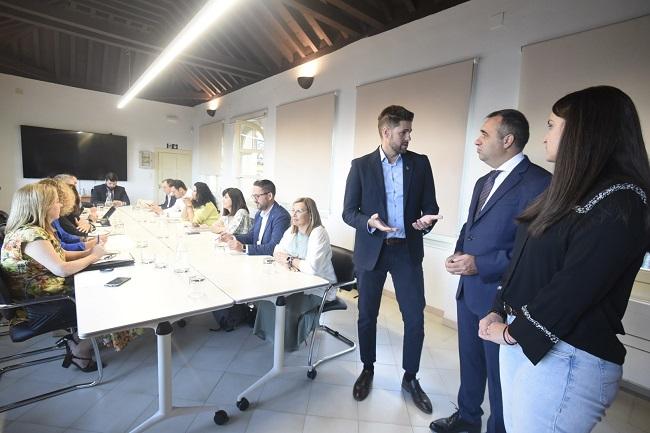 Francisco Rodríguez, segundo por la derecha, con su gobierno.