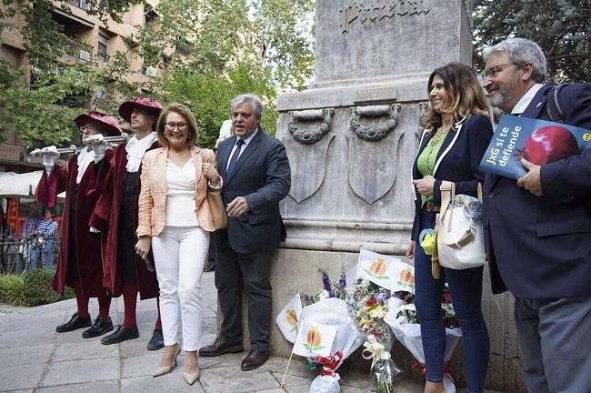 César Girón y otros representantes de Juntos por Granada el día de Mariana Pineda. 