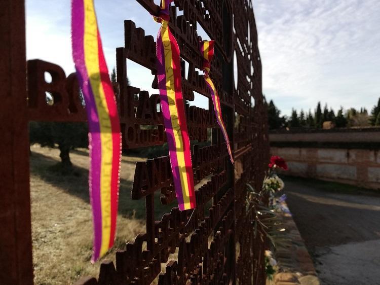 Detalle del Memorial a las víctimas del franquismo en el cementerio de Granada.